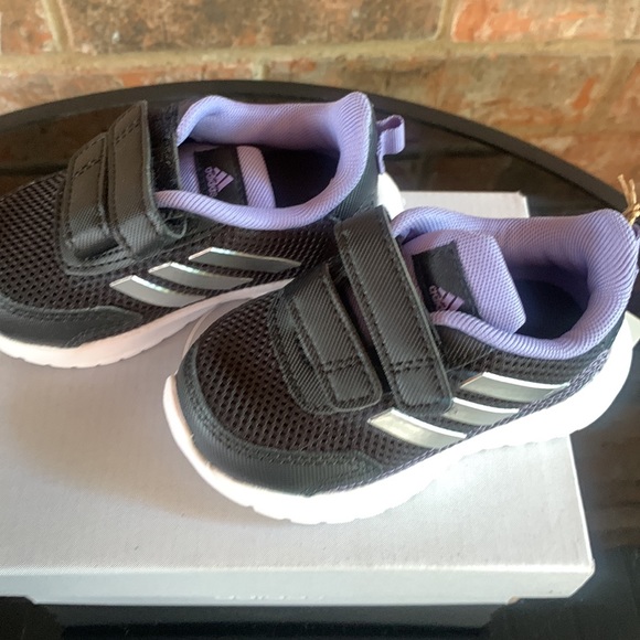New adidas Tensaur Run
Toddler Sneakers size 5 - Picture 6 of 10